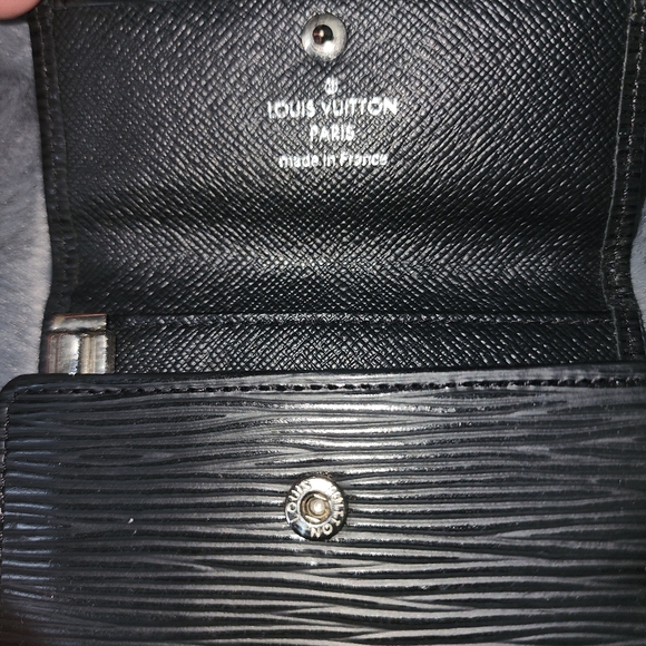 Louis Vuitton Black Epi 6 Key Holder / Key Case - Picture 3 of 12